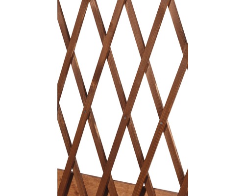 Holzzaun mit Rautenmuster