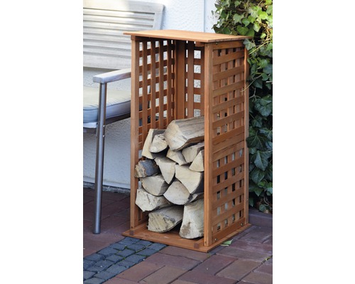 Holzlagerregal aus Holz mit Brennholz
