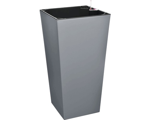 Hoher, grauer Pflanzkübel mit Bewässerungssystem