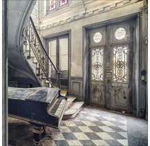Giclée Leinwandbild Lost House 80x80 cm