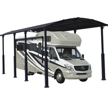 Wohnmobil unter einem Carport