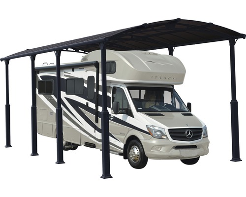 Wohnmobil unter einem Carport