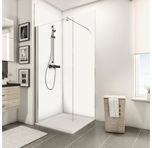 Badezimmer mit Duschkabine, Duscharmatur und Waschtisch