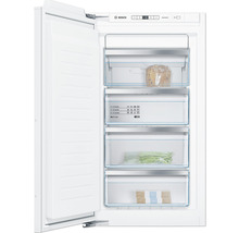 Geöffneter Gefrierschrank mit Lebensmitteln und Bosch Logo.