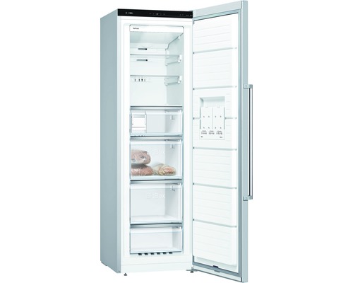 Geöffneter Gefrierschrank mit Regalen und Gefrierschubladen