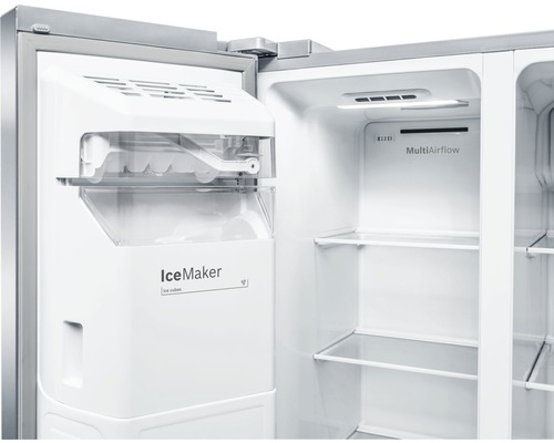 Offener Kühlschrank mit Eiswürfelbereiter und MultiAirflow-System