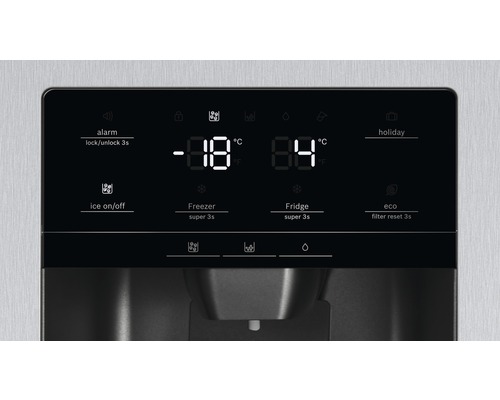 Nahaufnahme des Bedienfelds eines Kühlschranks mit digitaler Temperaturanzeige