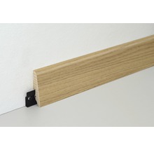 Sockelleiste aus Holz mit Befestigungsclip an einer Wand