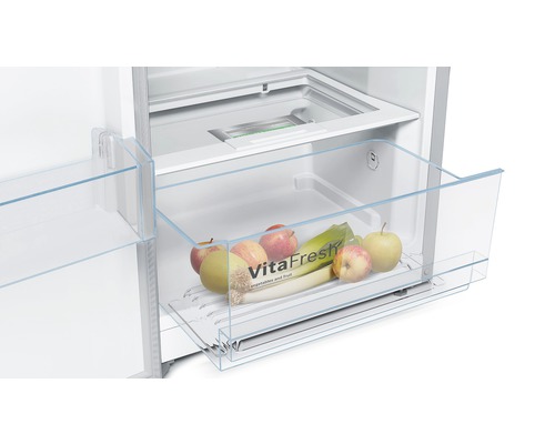 Innenansicht eines Kühlschranks mit VitaFresh Schublade für Obst und Gemüse