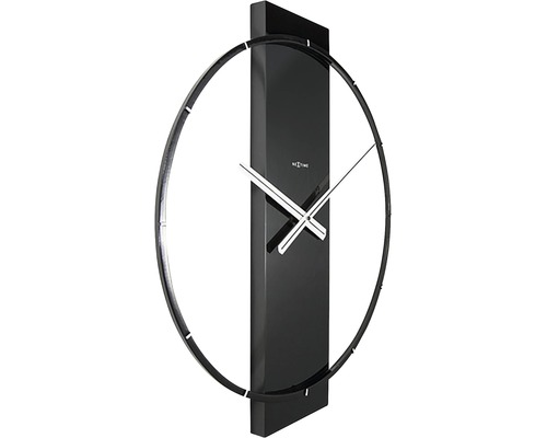 Wanduhr mit rundem Zifferblatt und Zeitanzeige