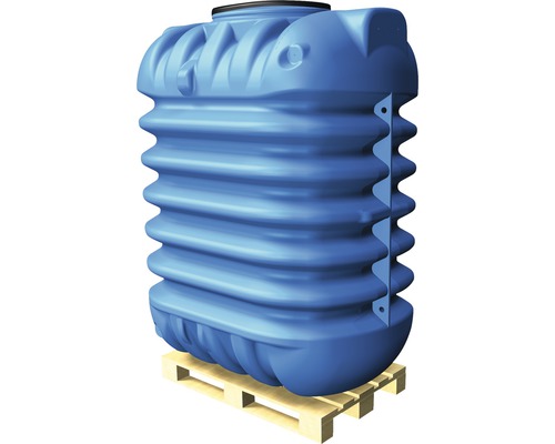 Blauer Erdtank aus Kunststoff auf Holzpalette