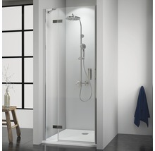 Duschkabine mit Drehtür aus Glas und Duscharmatur im Badezimmer