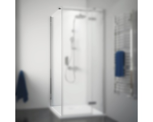 Badezimmer mit Duschabtrennung aus Glas