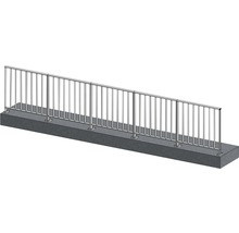 Geländer aus Metall auf Betonfundament