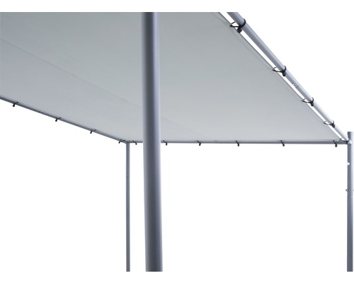 Detailansicht eines Pavillons mit Stoffdach und Metallpfosten