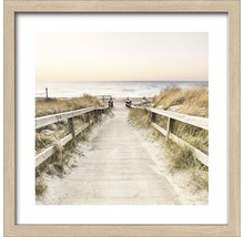 Gerahmtes Bild mit Strandmotiv und Holzsteg
