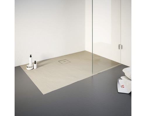 Begehbare Dusche mit Duschwanne, Duschabtrennung und Ablauf