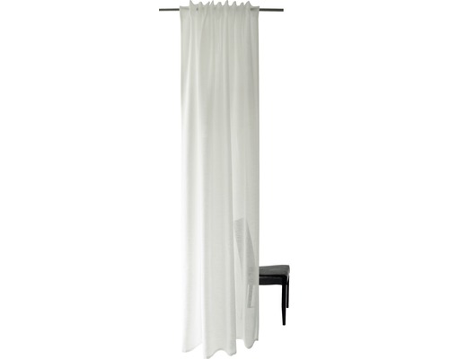 Weißer Vorhang an einer Gardinenstange