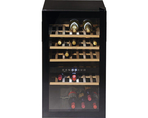 Weinkühlschrank mit Holzregalen und mehreren Weinflaschen