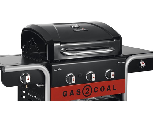 Gasgrill mit drei Brennern und Ablageflächen