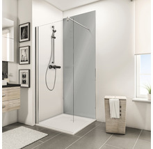 Badezimmer mit Duschkabine, Duschwanne und Waschbeckenunterschrank