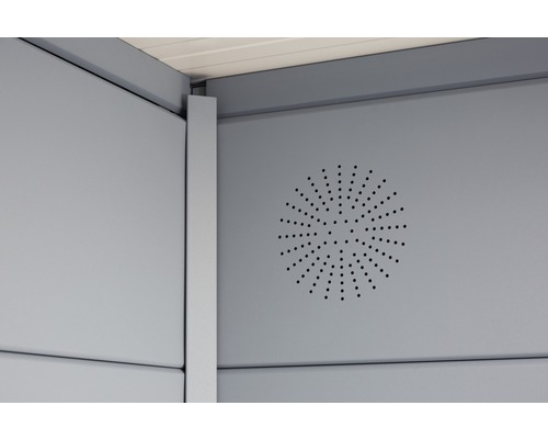 Detailansicht einer grauen Gartenbox mit Lüftungslöchern