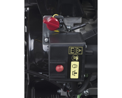 Detailaufnahme der Bedienelemente eines Geräts mit Startknopf und Schalter