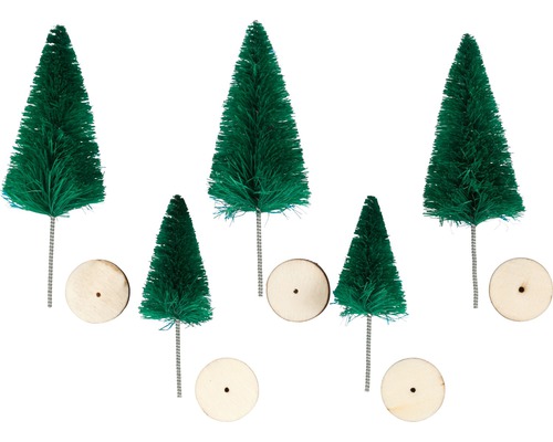 Fünf grüne Tannenbäume mit Holzfuß