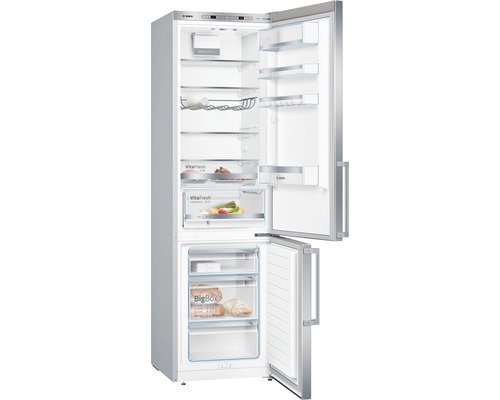 Geöffneter Bosch Kühl- und Gefrierschrank mit Regalen und Schubladen zur Aufbewahrung von Lebensmitteln