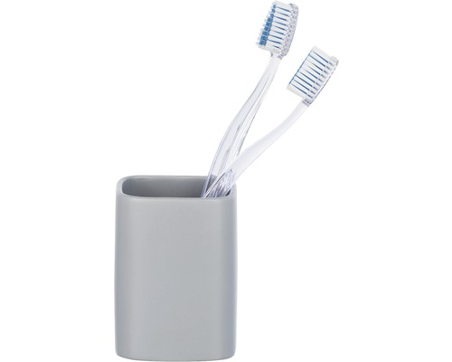 Zahnbürsten in einem Zahnputzbecher