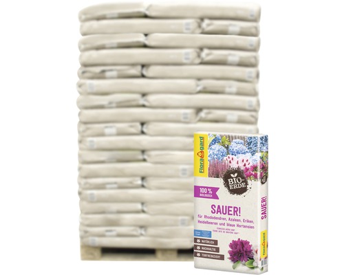 Stapel Säcke mit saurer Pflanzerde von Floragard für Rhododendren, Azaleen, Erika, Heidelbeeren und Hortensien