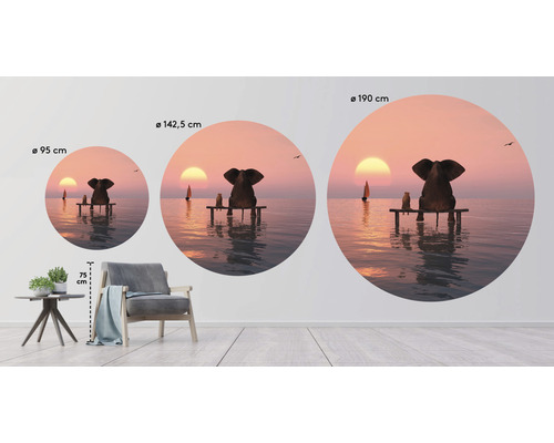 Dekorativer Wandsticker mit Elefant und Erdmännchen am Meer in verschiedenen Größen