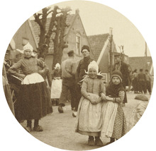 Fototapete Vlies HRBC000070 Niederländische Tracht 2 Ø 95 cm