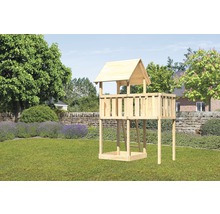 Spielturm aus Holz im Garten