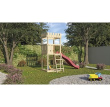 Spielturm mit Rutsche und Leiter im Garten