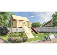 Spielplatz mit Holzhaus, Rutsche und Leiter im Garten