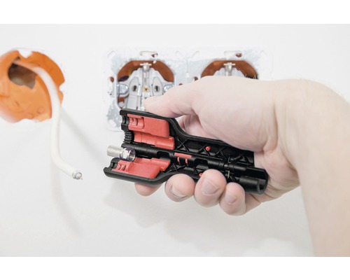 Koaxialkabel Abisolierwerkzeug in Verwendung mit einer Hand