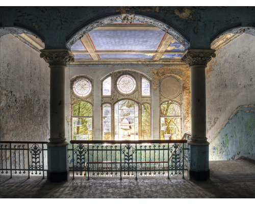 Fototapete Vlies HRBP000055 Altes Krankenhaus 1 5-tlg. 243 x 184 cm Innenansicht eines alten Gebäudes mit Fenstern, Säulen und einem Geländer