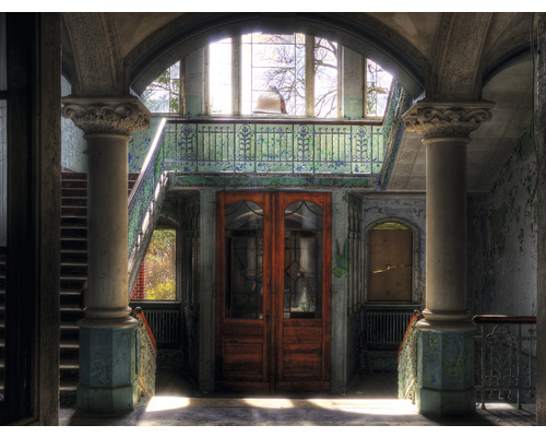 Fototapete Vlies HRBP000056 Altes Krankenhaus 2 5-tlg. 243 x 184 cm Innenaufnahme eines historischen Gebäudes mit Säulen, Treppen und Türen
