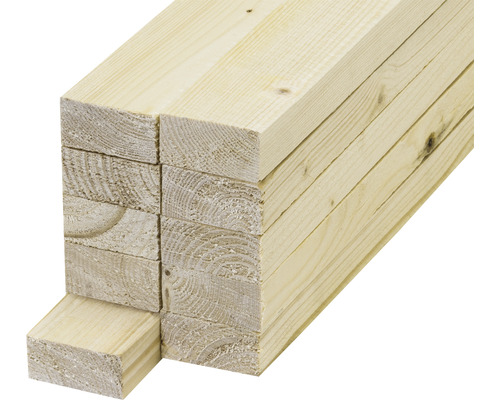 Stapel roher, unbehandelter Holzlatten
