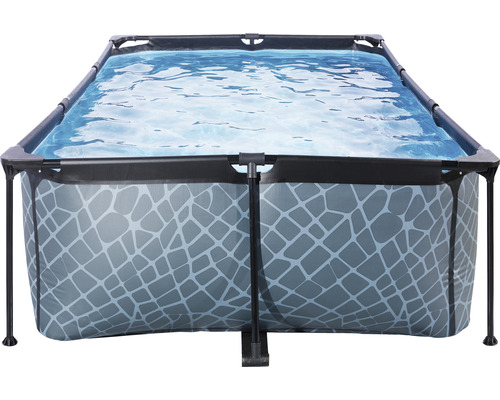 Rechteckiger Frame Pool mit Wasser gefüllt