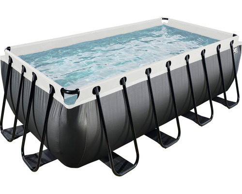 Rechteckiger Frame Pool mit Wasser gefüllt