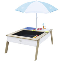 Kinderspieltisch mit Sonnenschirm, Spüle und Zubehör.