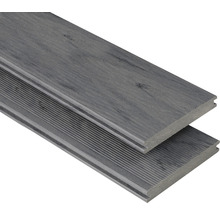 Zwei Terrassendielen aus Holzwerkstoff