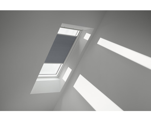 Velux Wabenplissee betongrau uni manuell FHC C02 1163S Dachfenster mit geschlossenem Plissee zur Lichtregulierung