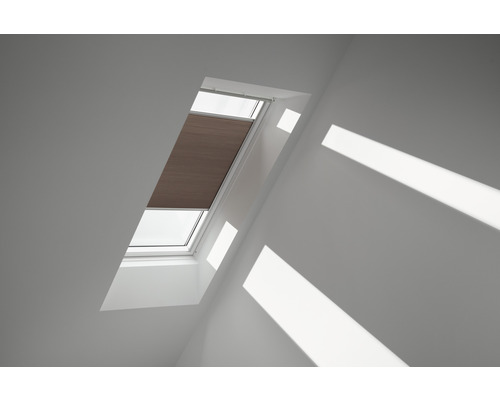 Velux Wabenplissee braun uni manuell FHC C02 1165SWL Dachfenster mit Plissee im Innenraum