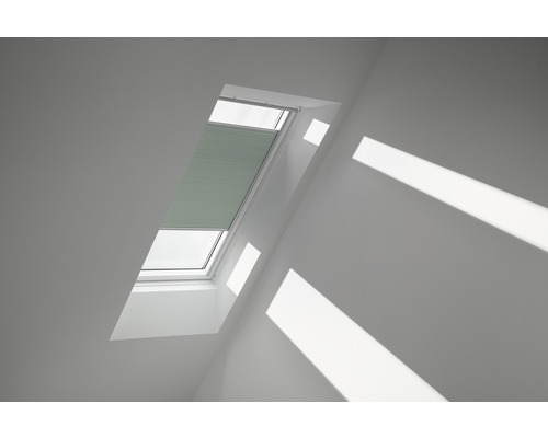 Velux Wabenplissee blassgrün uni manuell FHC Y97 1168S Dachfenster mit Sonnenschutzrollo im Dachgeschoss