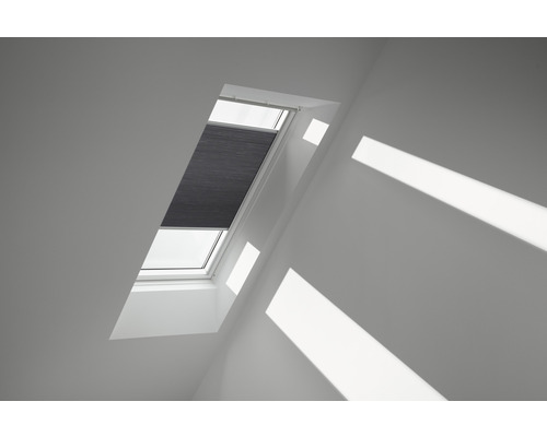 Velux Wabenplissee grau-taupe uni manuell FHC S04 1170S Dachfenster mit Rollo im Interieur