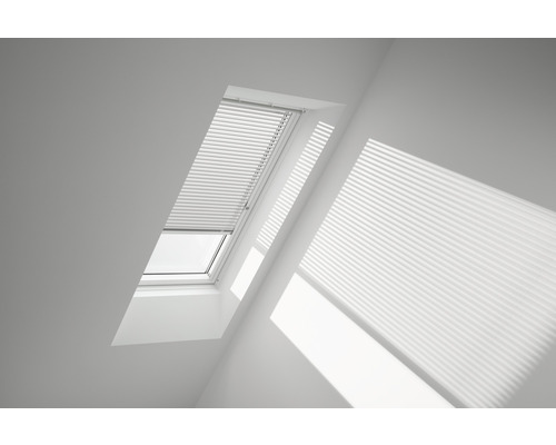 Velux Jalousie manuell weiß uni PAL C02 7001SWL Dachfenster mit Jalousie im Innenraum