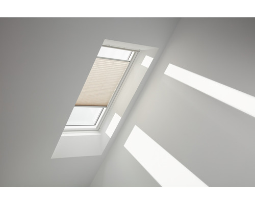 Velux Plissee-Faltstore leinen uni manuell FHL S06 1275SWL Dachfenster mit Plissee im Raum